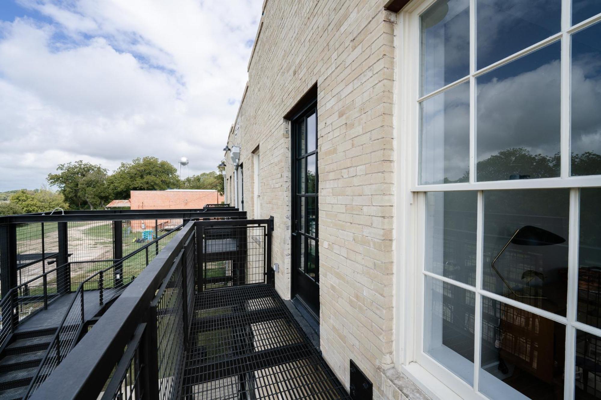 Martindale Western 1924 Luxury Lofts מראה חיצוני תמונה