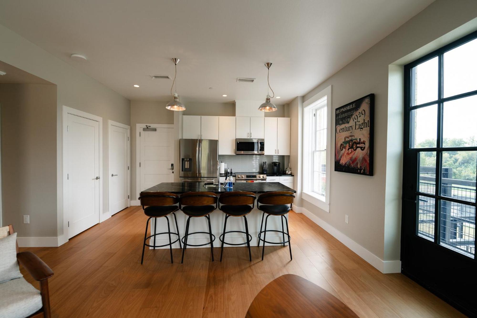 Martindale Western 1924 Luxury Lofts מראה חיצוני תמונה