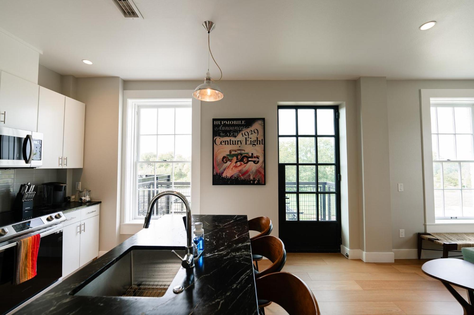 Martindale Western 1924 Luxury Lofts מראה חיצוני תמונה